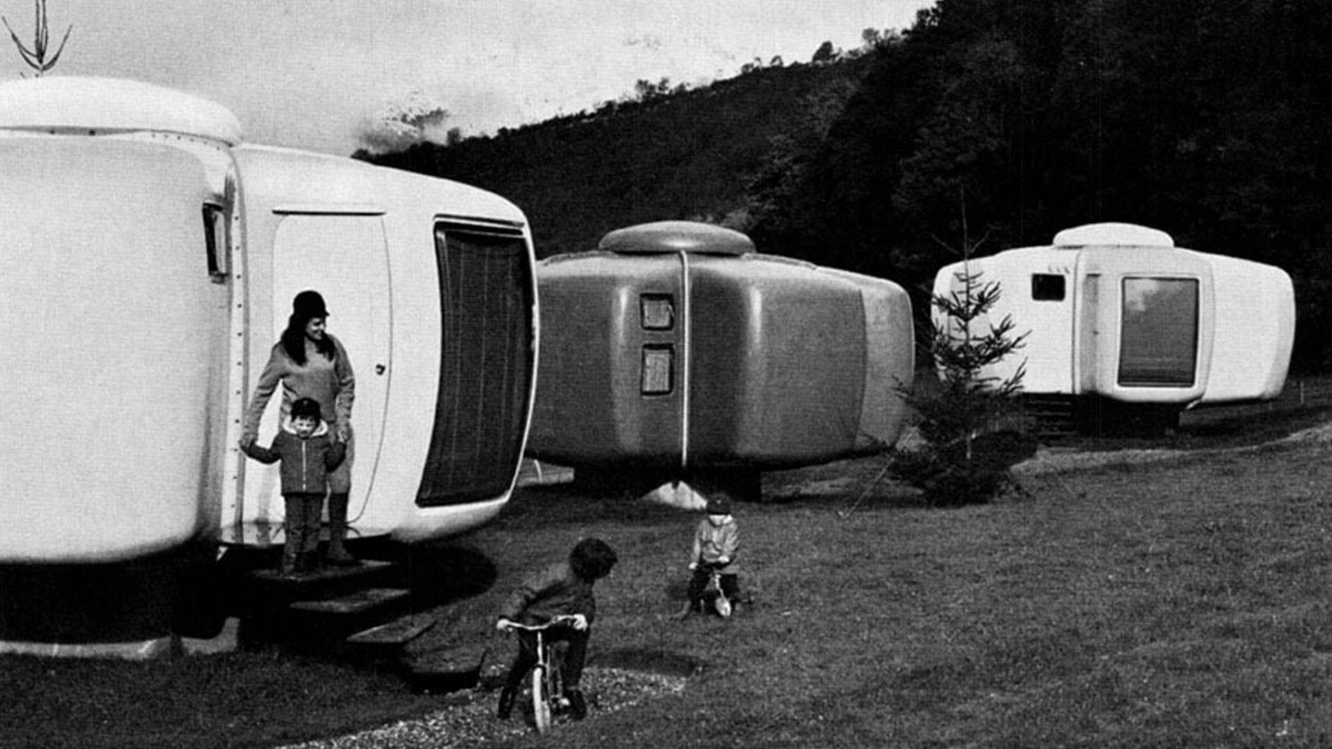 bulle6coques-jeanmaneval-plastic-prefab-architecture-prototype-design-julienrecours-recoursexploration