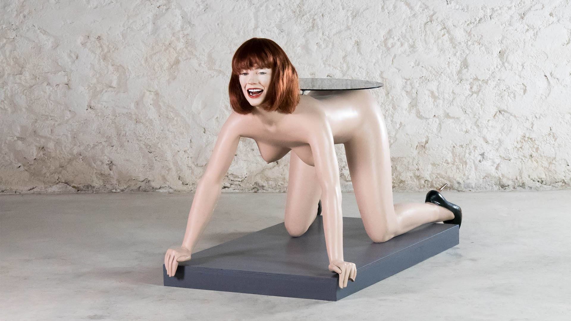 fiberglass-table-woman-sommarti