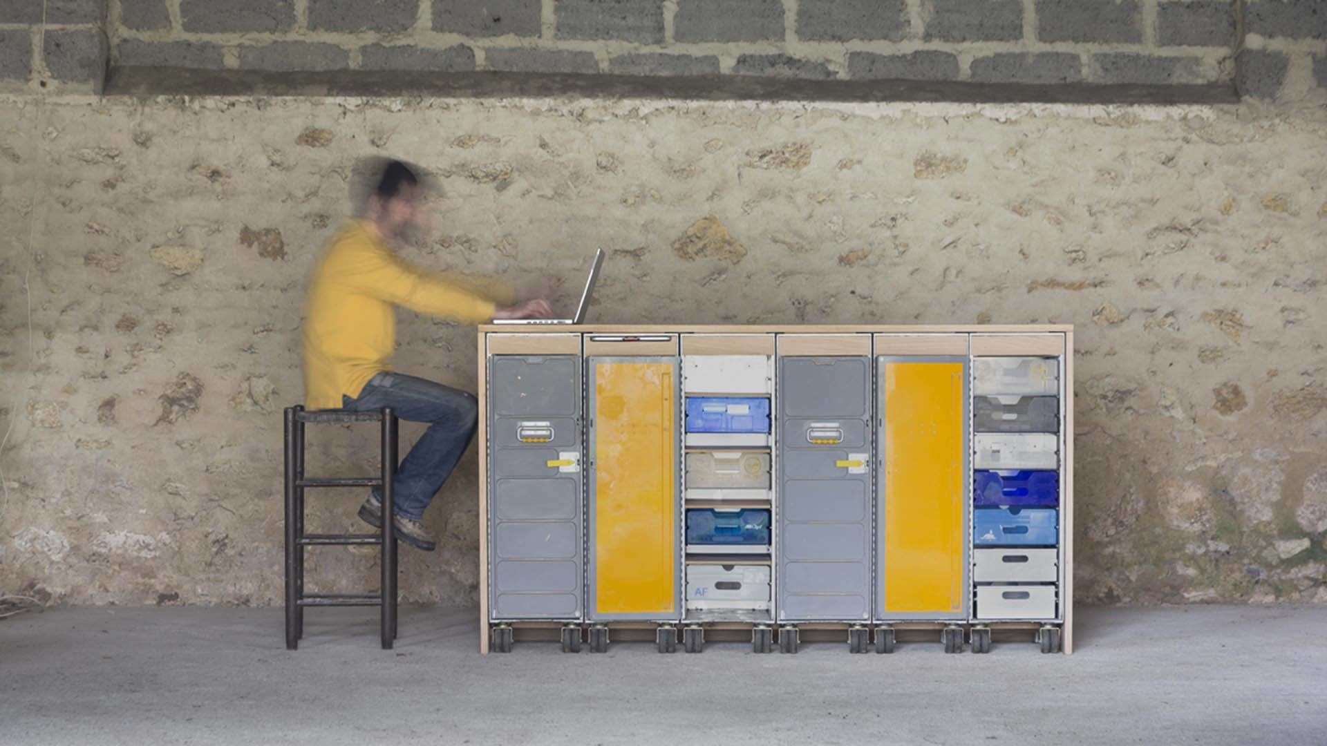 flown-thetourist-design-julienrecours-airline-cart-trolley