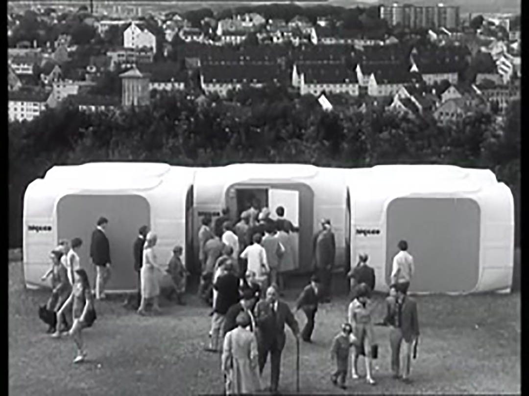 Cellule Algeco 2002 plastic space age architecture utopique vintage fiberglass prefab julienrecours recoursexploration